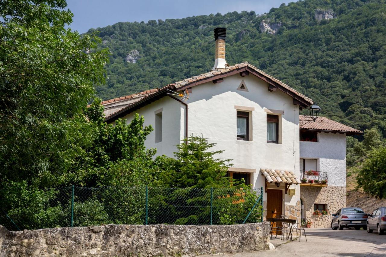 Вилла Casa Lizarrosta En Nacedero Del Urederra Бакедано Экстерьер фото